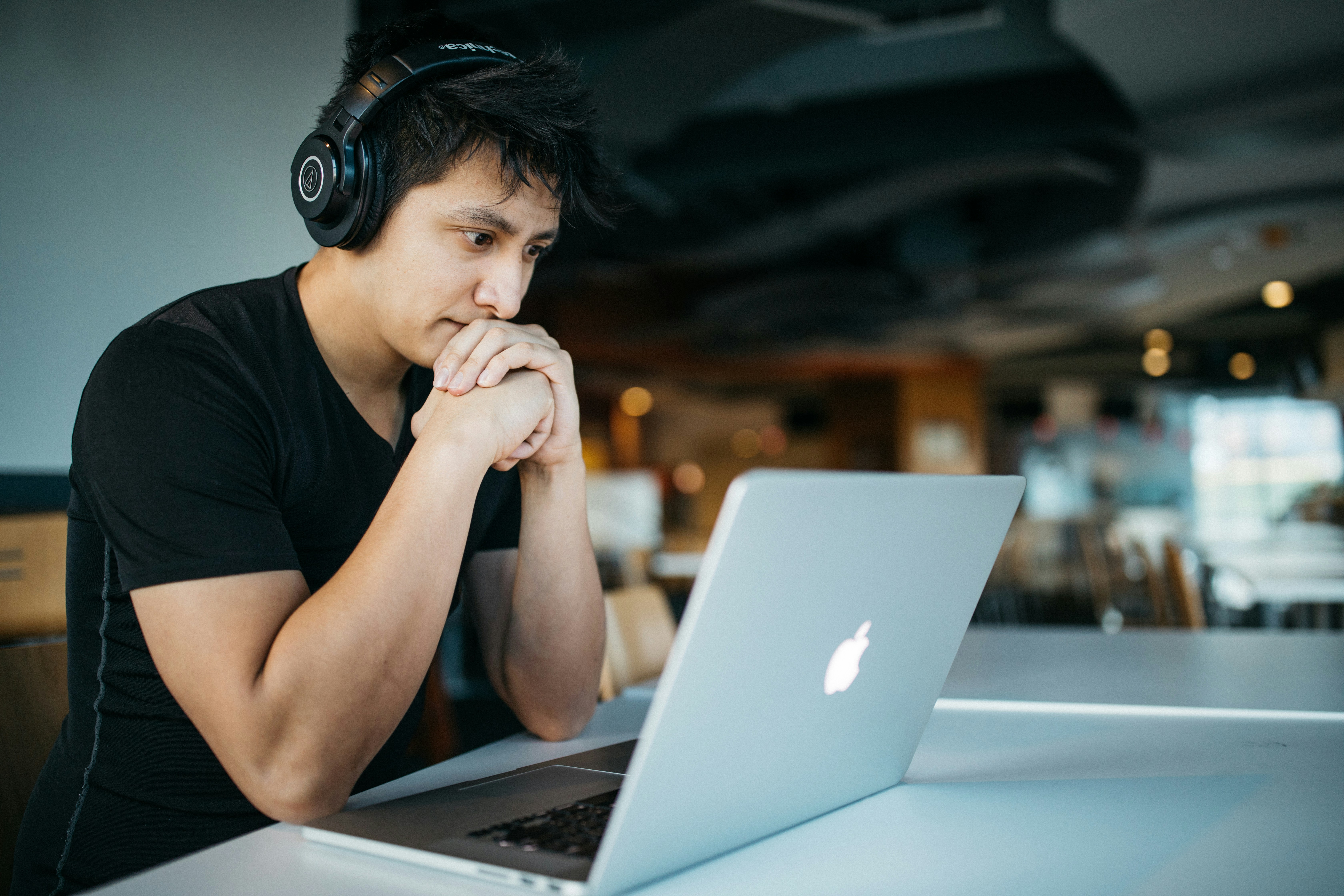 ¿Web o tienda online? La diferencia que cambia tu negocio.